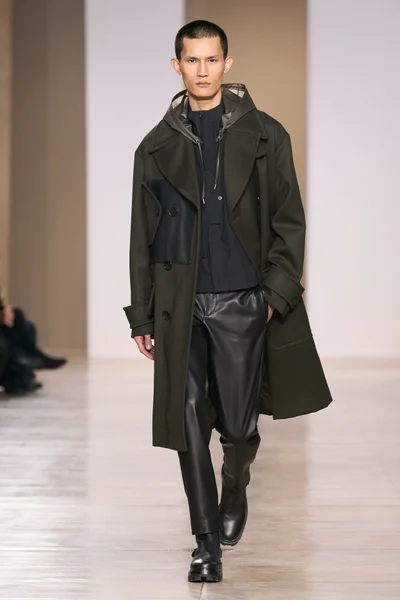 Look 3